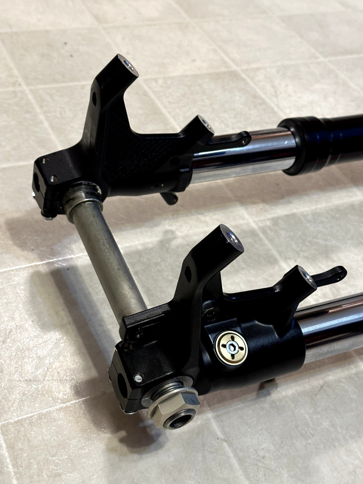 2017-2025 SUZUKI GSXR1000 OEM FRONT FORKS SUSPENSION W/ TRIPLE CLAMPS & CLIP ONS