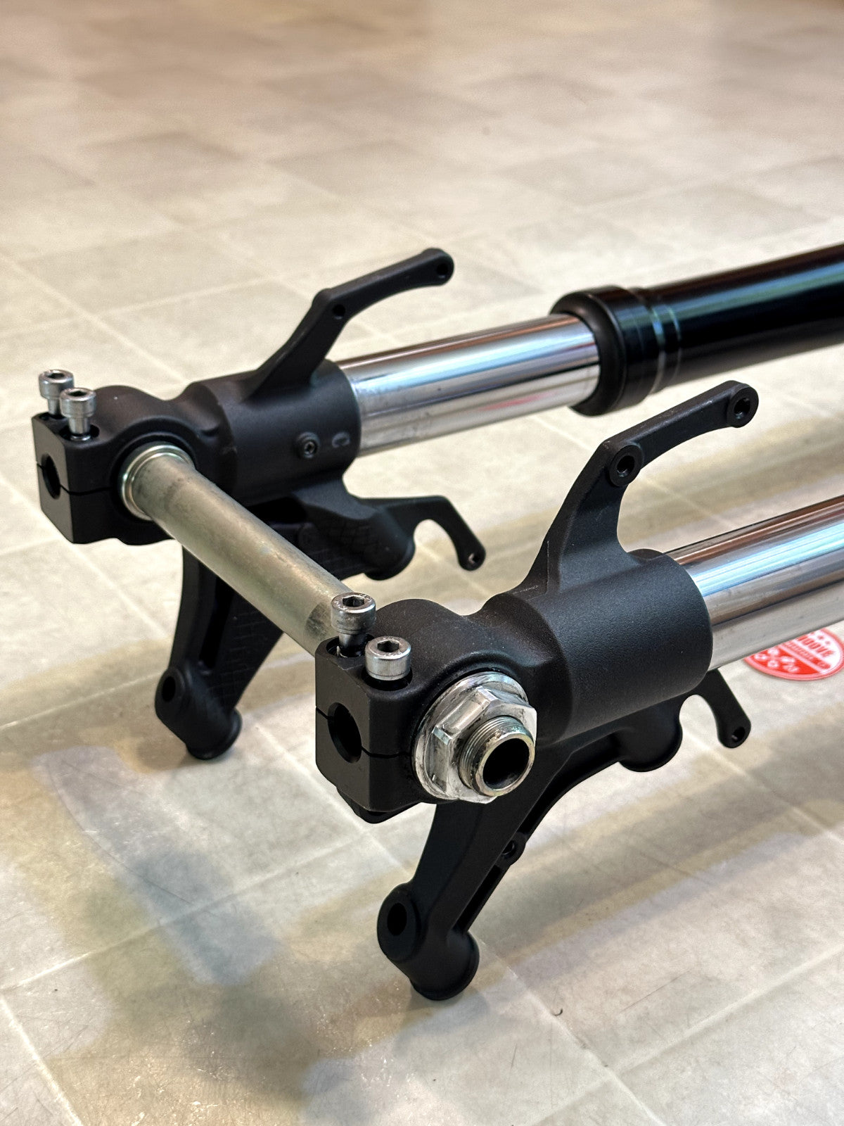 2015-2024 YAMAHA YZF R1 OEM FRONT FORK FORKS SUSPENSION & TRIPLE TREE + CLIP ONS