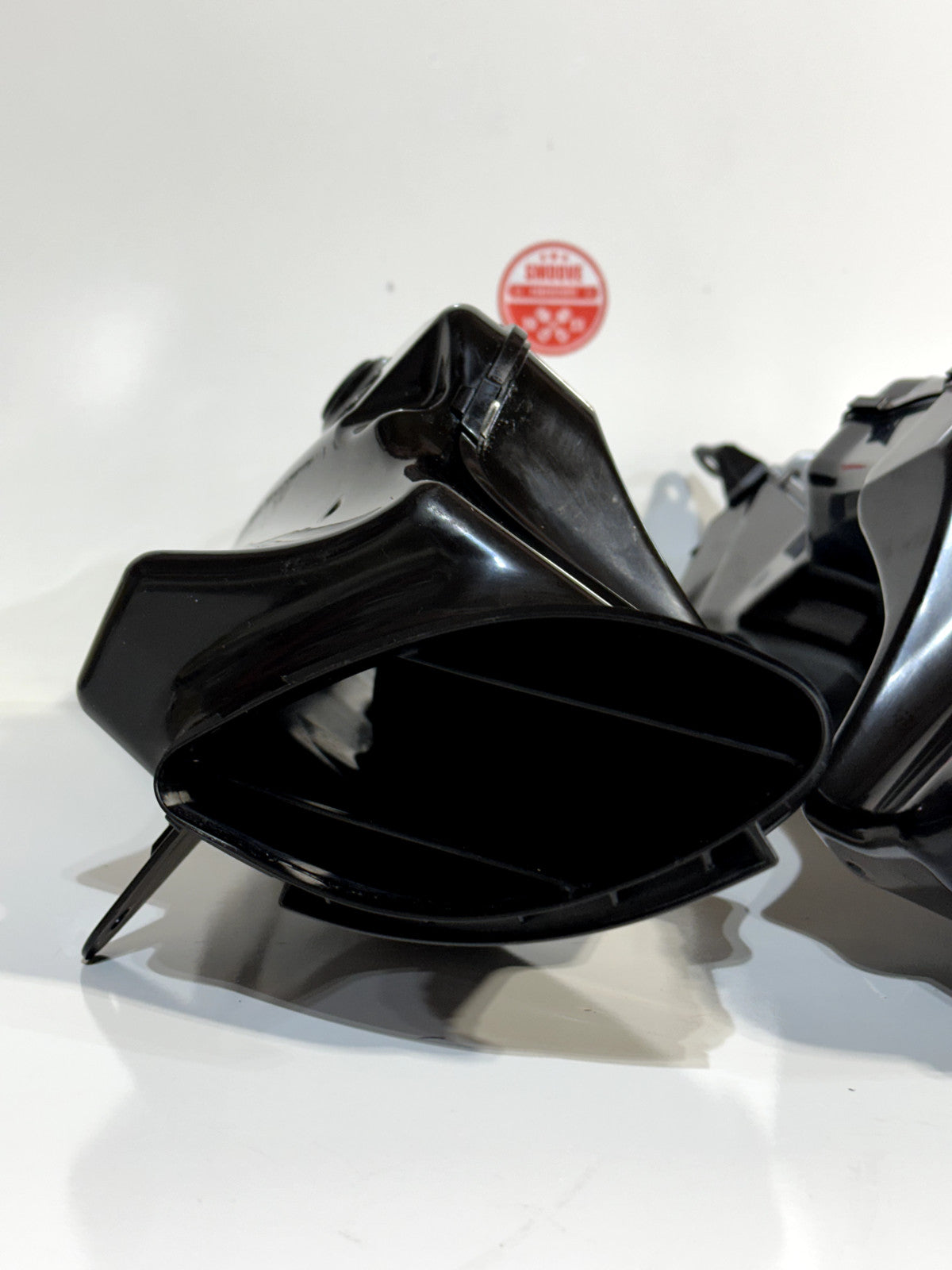 2009-2016 SUZUKI GSXR1000 GSXR 1000 OEM RIGHT LEFT RAM AIR INTAKE DUCT TUBE SET