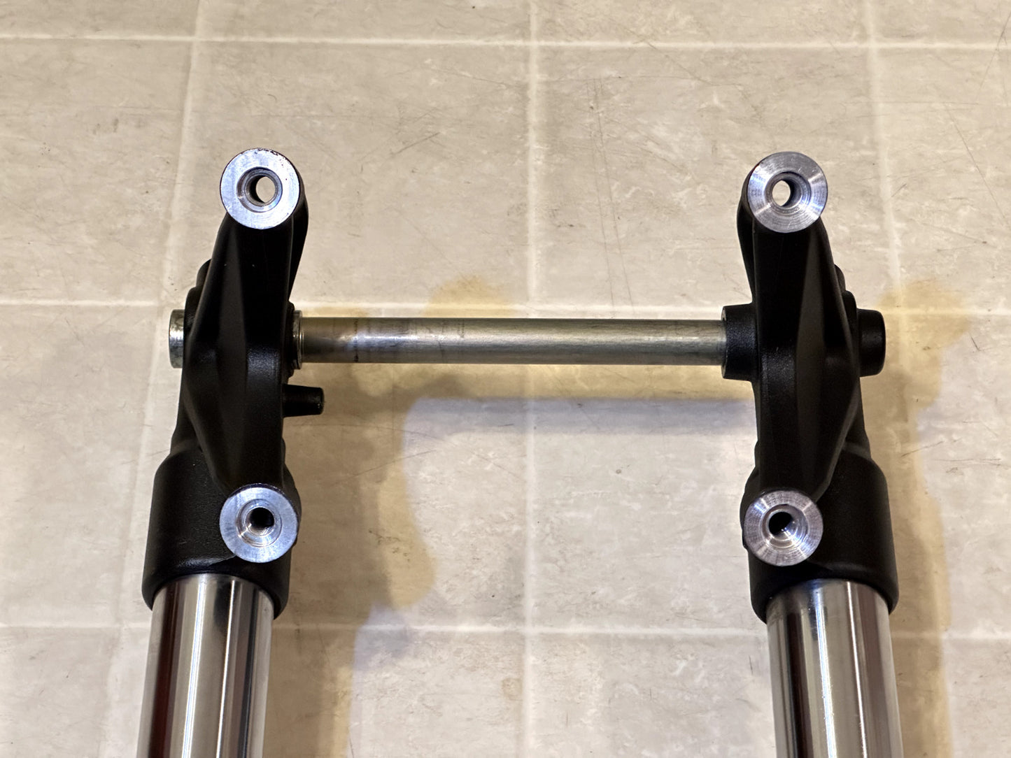 2014-2017 YAMAHA FZ09 FZ-09 OEM FRONT FORK SUSPENSION FORKS W/ TRIPLE TREE MINT