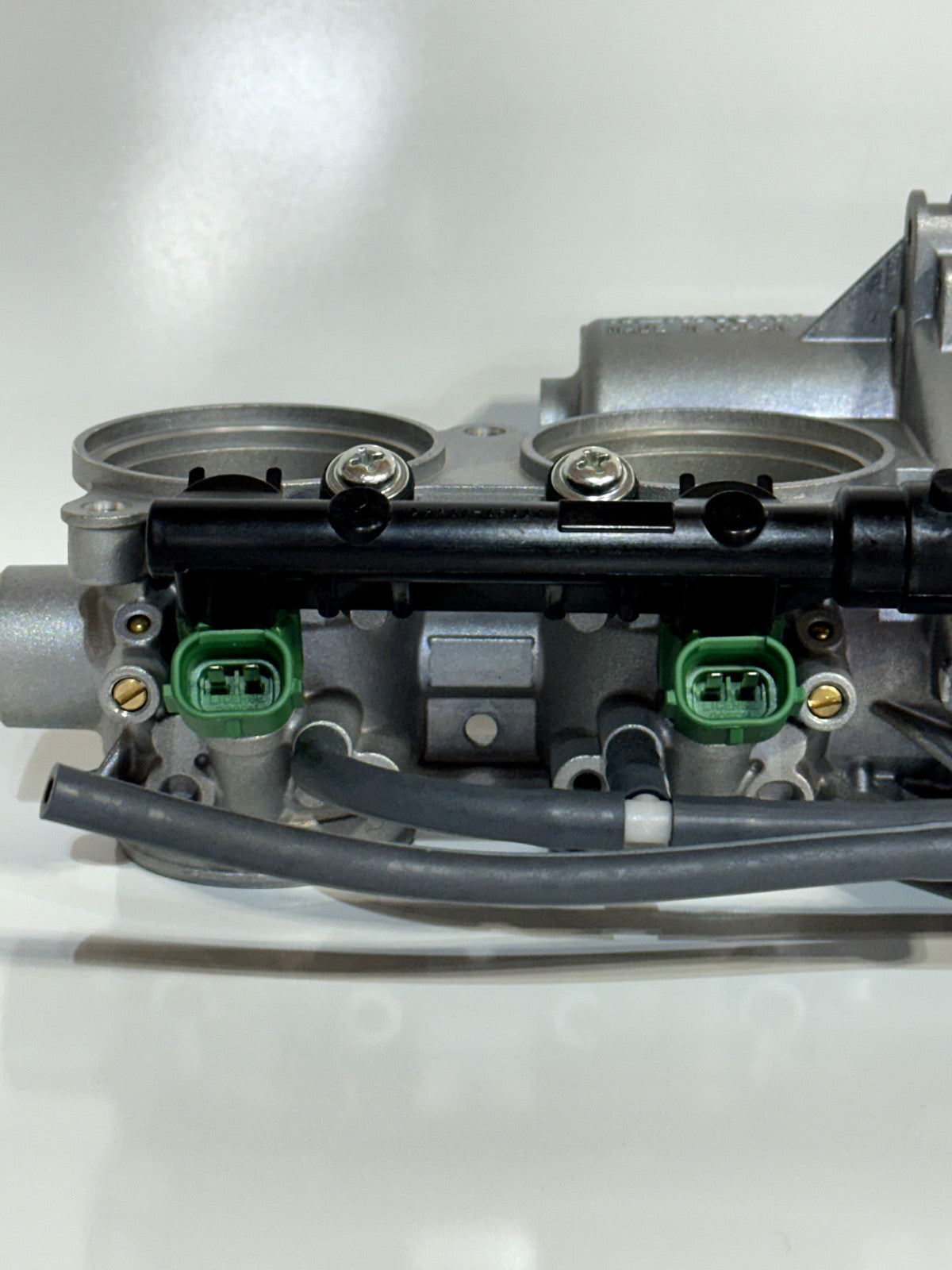 2023 2017-2025 SUZUKI GSXR1000 OEM THROTTLE BODY BODIES MAIN FUEL INJECTOR RAIL