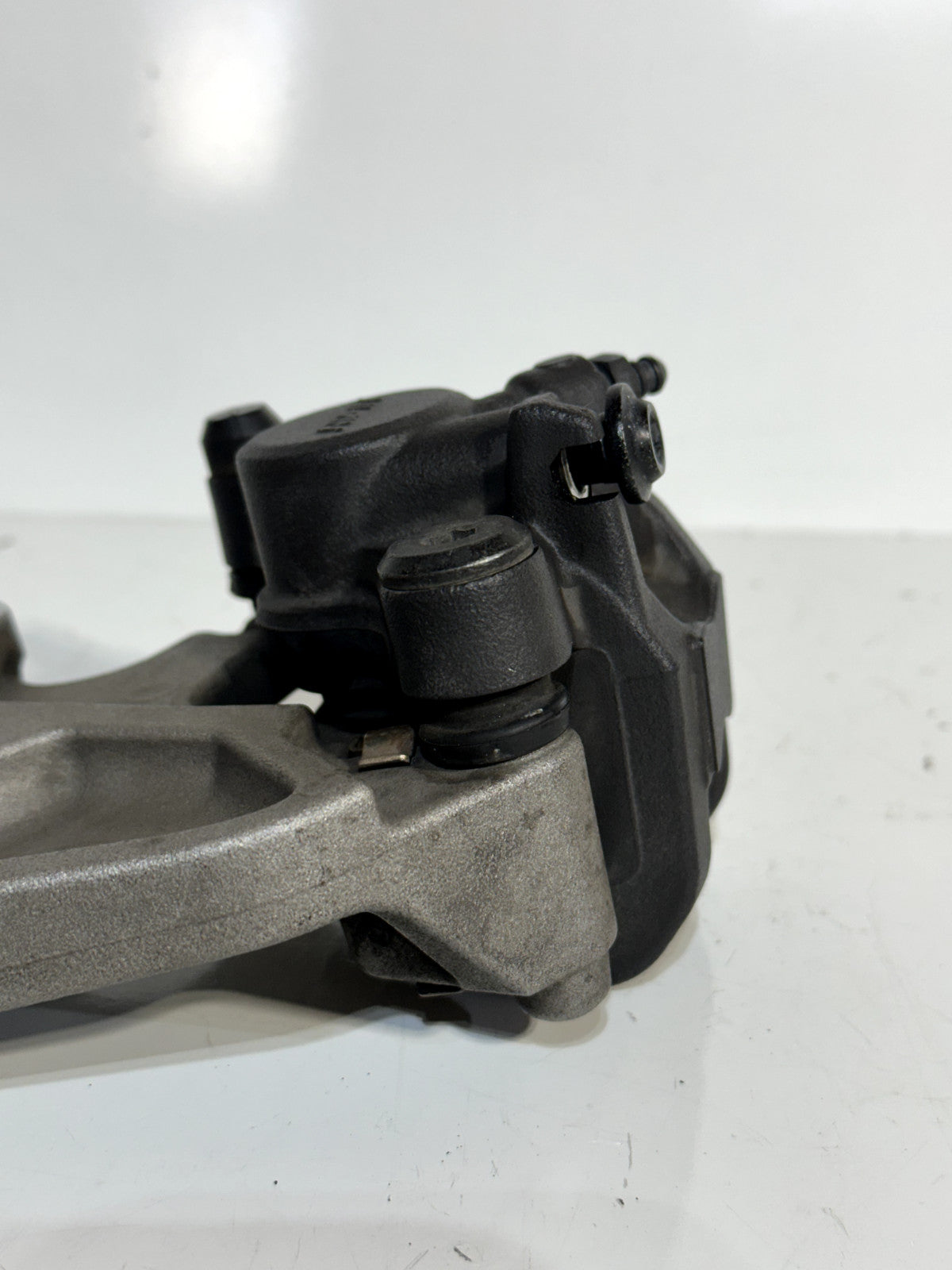 2015-2023 YAMAHA YZF R1 REAR BACK BRAKE CALIPER W/ MOUNT & PADS ASSEMBLY