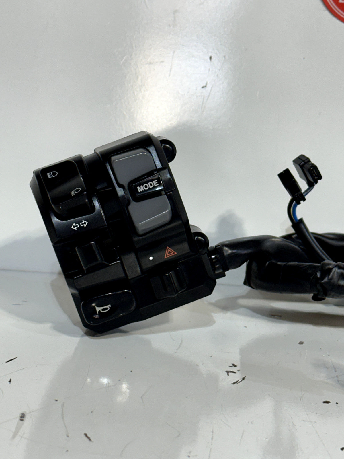 2020-2024 YAMAHA YZF R1 R1M OEM LEFT BAR CONTROL HEADLIGHT HORN SIGNAL SWITCH