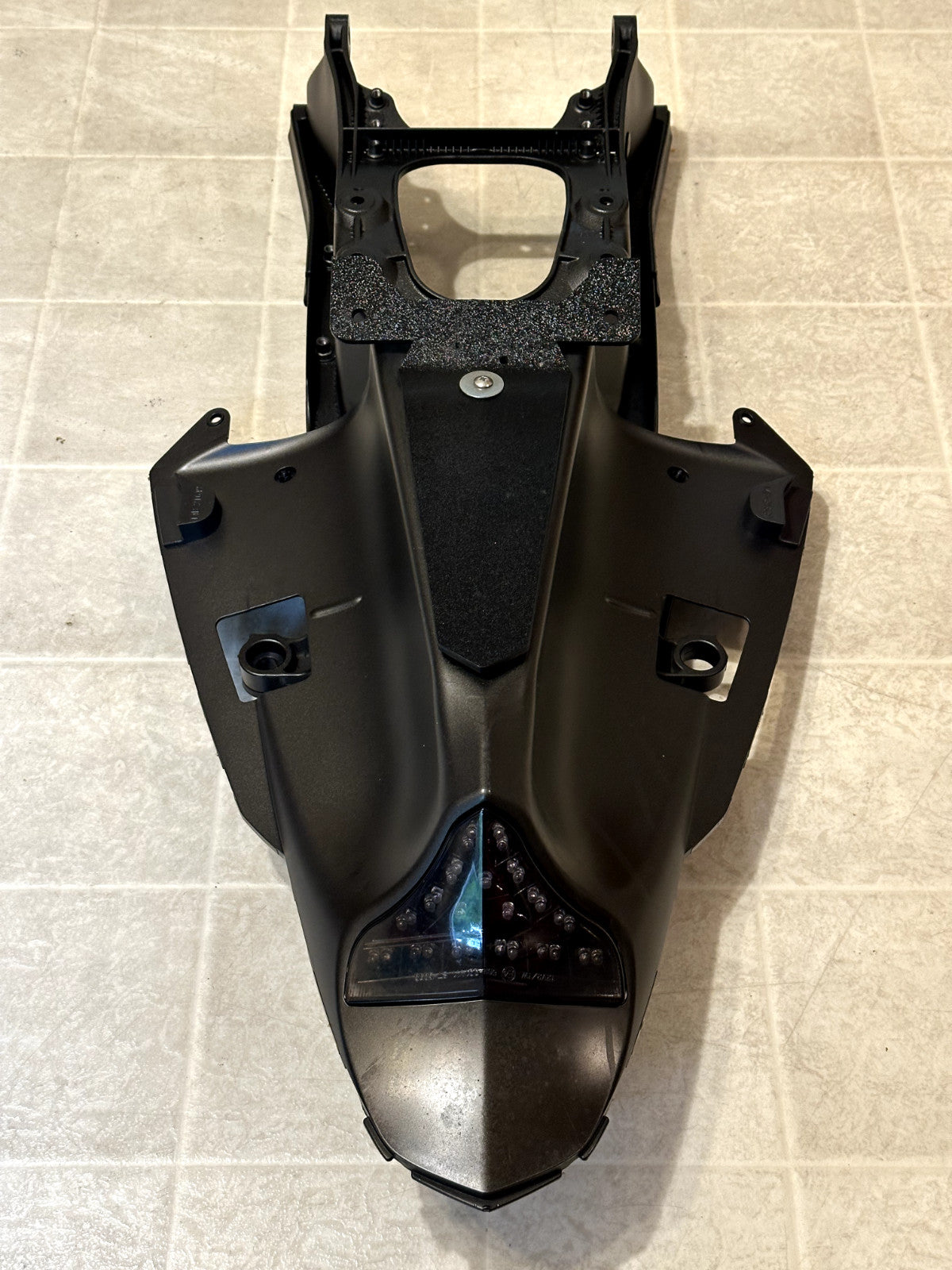 2009-2014 YAMAHA YZF R1 OEM SUBFRAME REAR BACK TAIL SUB FRAME W/ TAIL LIGHT