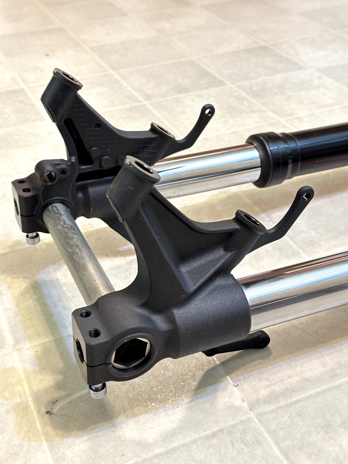 2015-2024 YAMAHA YZF R1 OEM FRONT FORK FORKS SUSPENSION & TRIPLE TREE + CLIP ONS