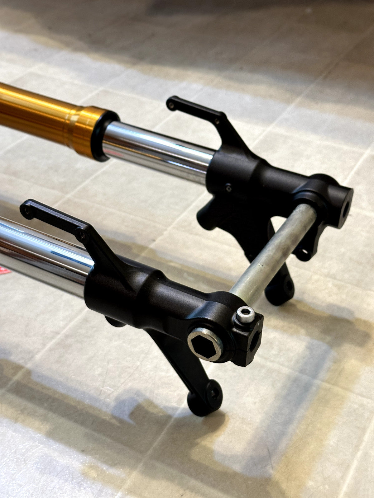 2022-2025 YAMAHA XSR900 XSR 900 OEM FRONT FORKS SUSPENSION W/ TRIPLE TREE & BARS