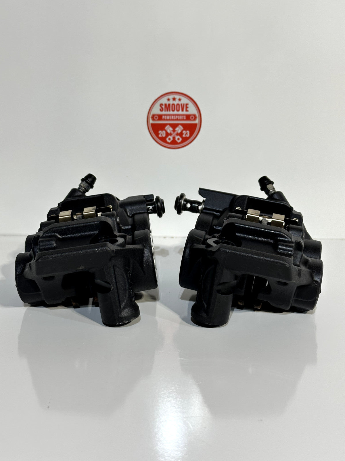 2022-2025 YAMAHA YZF R7 OEM LEFT RIGHT FRONT BRAKE CALIPER SET W/ PADS