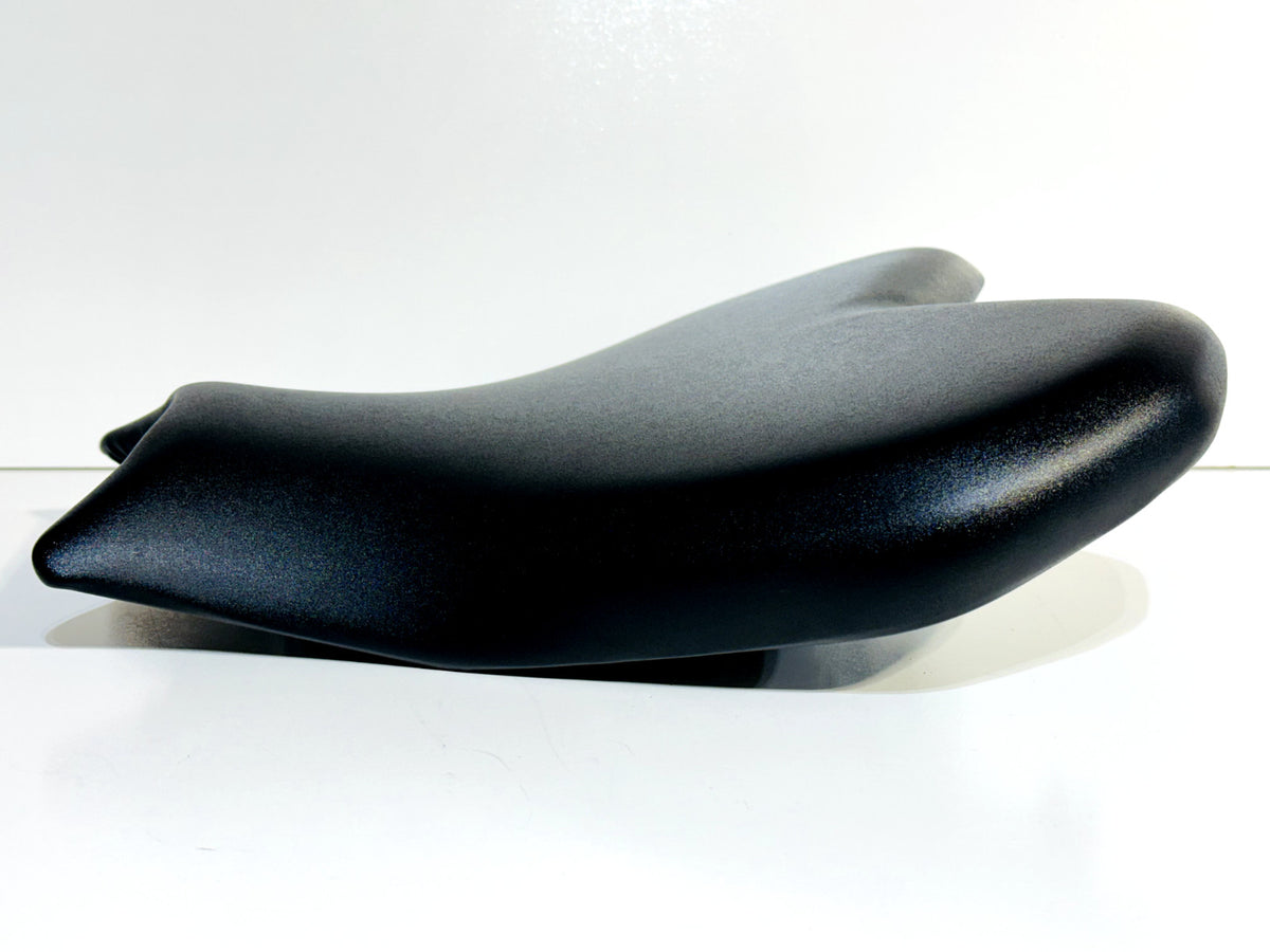 2022-2025 YAMAHA YZF R7 OEM FRONT DRIVER RIDER SEAT PAD PILON ASSEMBLY