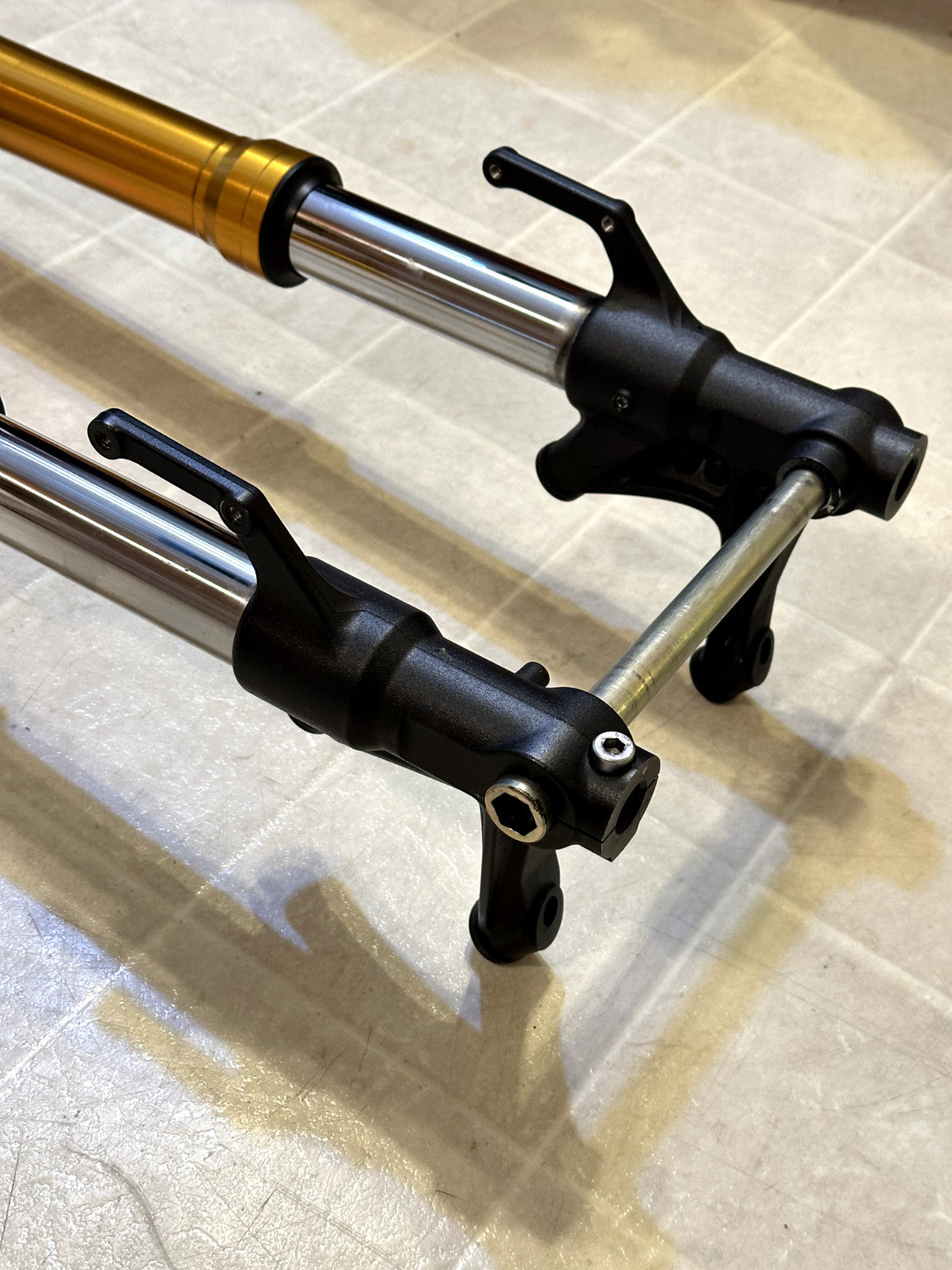 2014-2017 YAMAHA FZ09 FZ-09 OEM FRONT FORK SUSPENSION FORKS W/ TRIPLE TREE MINT