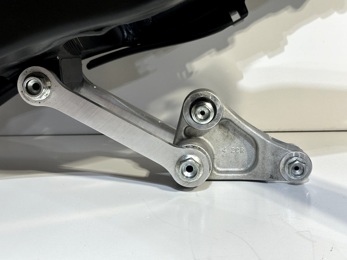 2020-2026 YAMAHA YZF R1 OEM SWINGARM REAR BACK SUSPENSION SWING ARM