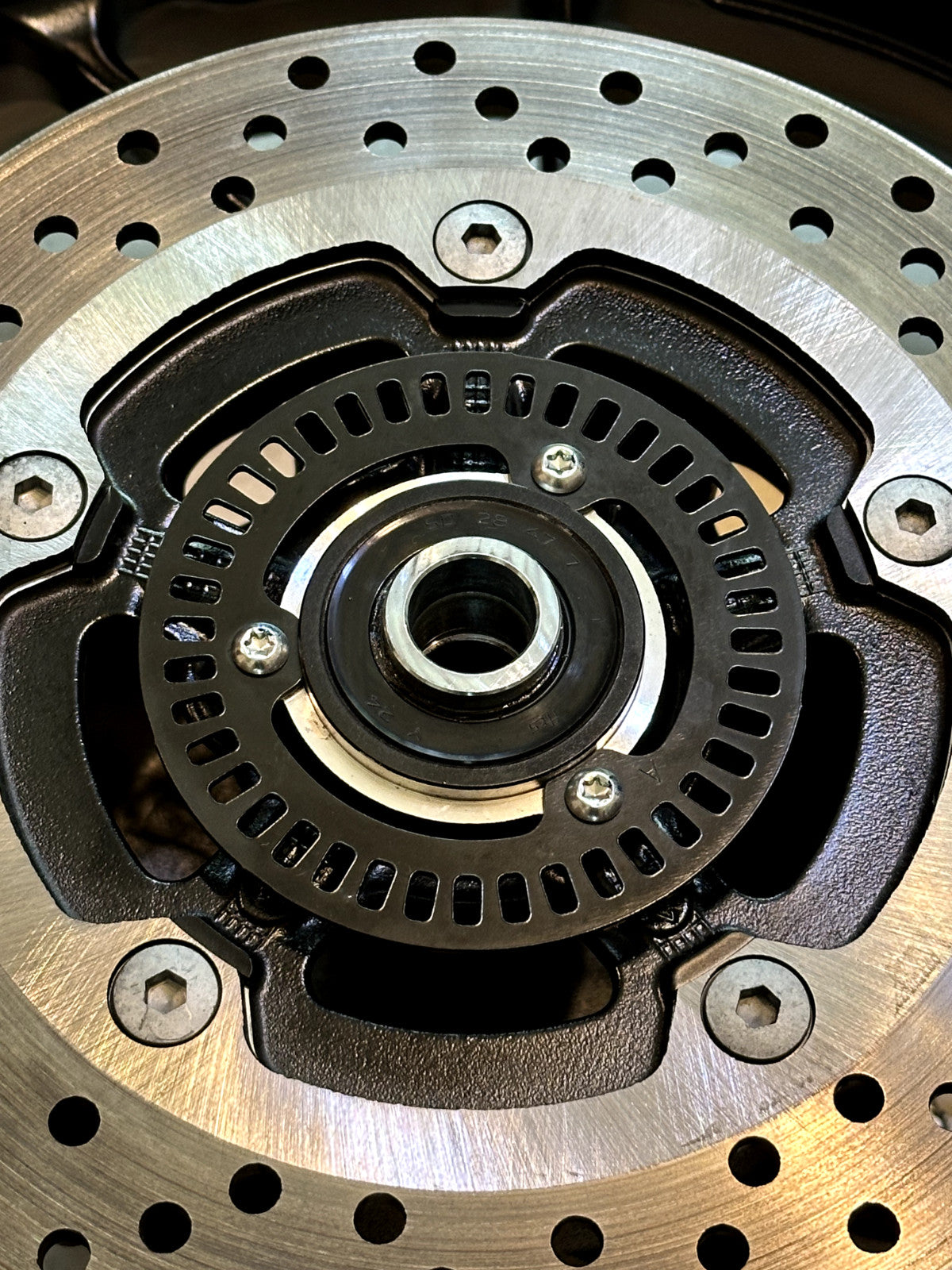 2022-2025 YAMAHA YZF R7 OEM REAR BACK WHEEL RIM ROTOR SPROCKET & TIRE BLACK