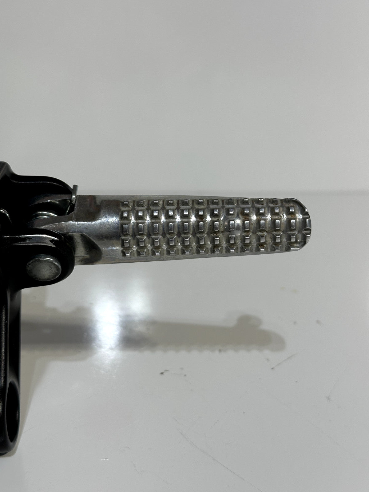 2022-2025 YAMAHA XSR900 XSR 900 OEM LEFT SIDE FOOT PEG REST W/ BRACKET