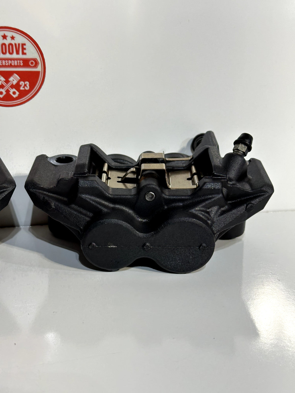 2022-2025 YAMAHA YZF R7 OEM LEFT RIGHT FRONT BRAKE CALIPER SET W/ PADS