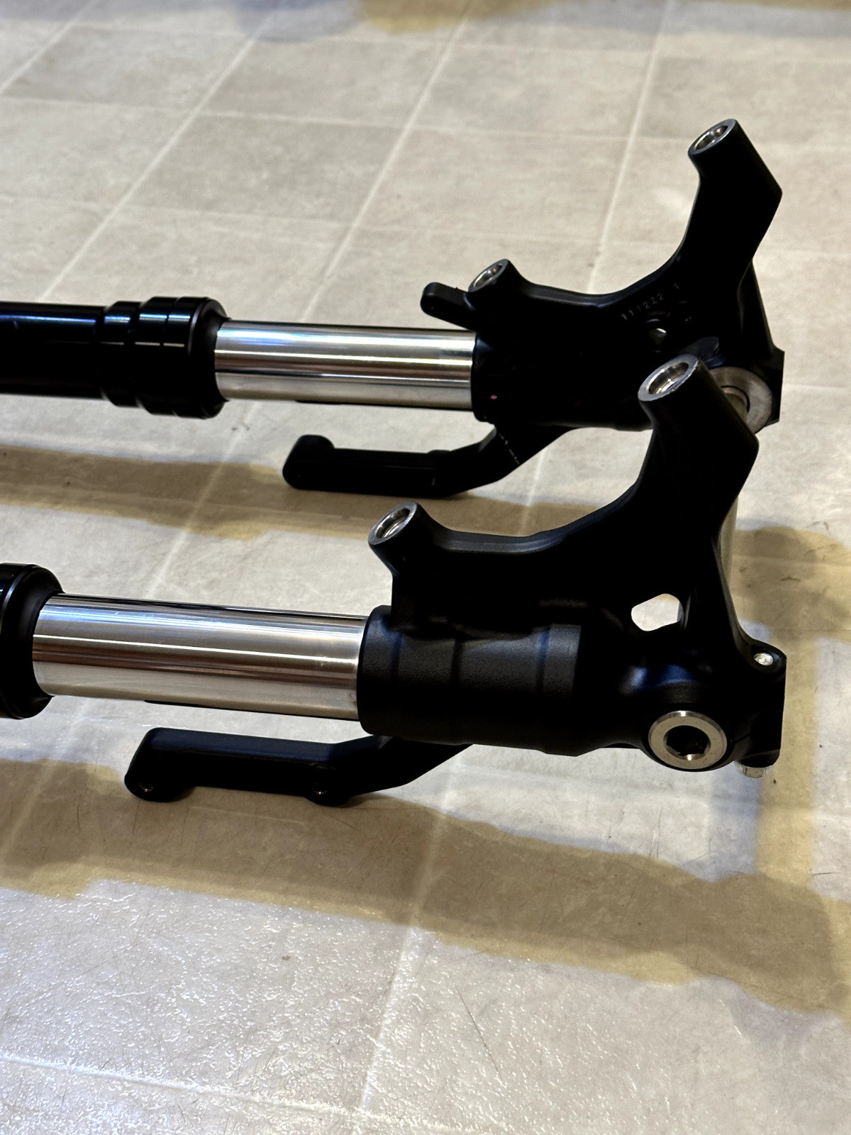 2023-2025 KAWASAKI NINJA ZX4RR OEM SHOWA FRONT FORKS SUSPENSION + TREE & CLIP ON