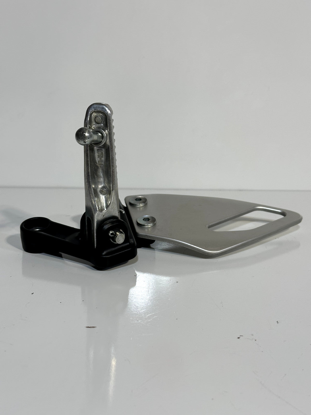 2022-2025 YAMAHA XSR900 XSR 900 OEM LEFT SIDE FOOT PEG REST W/ BRACKET