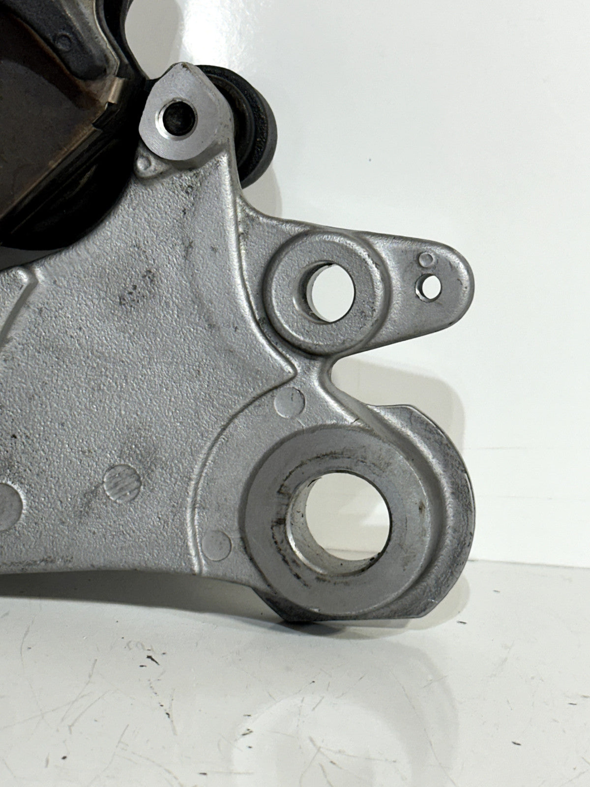 2022-2024 YAMAHA YZF R7 YZFR7 OEM REAR BACK BRAKE CALIPER & PADS W MOUNT BRACKET