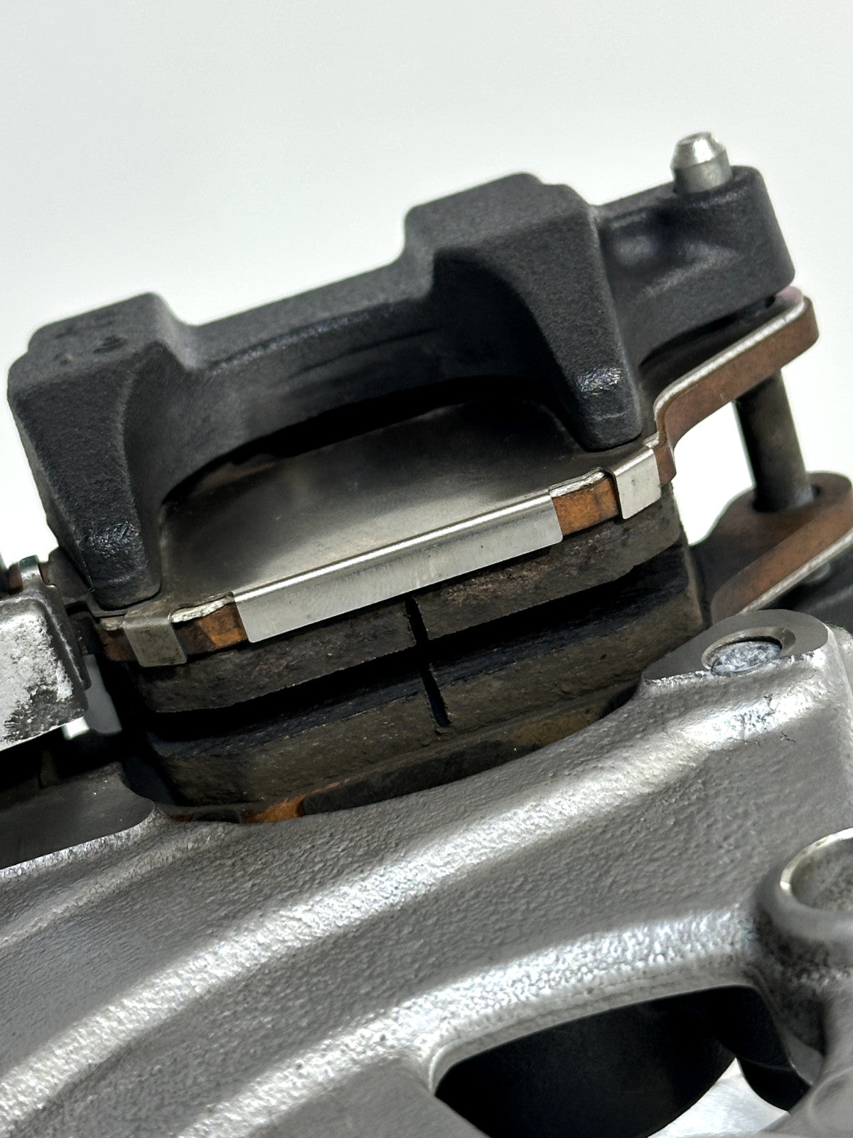 2022-2025 YAMAHA XSR900 XSR 900 OEM REAR BACK BRAKE CALIPER W/ BRACKET