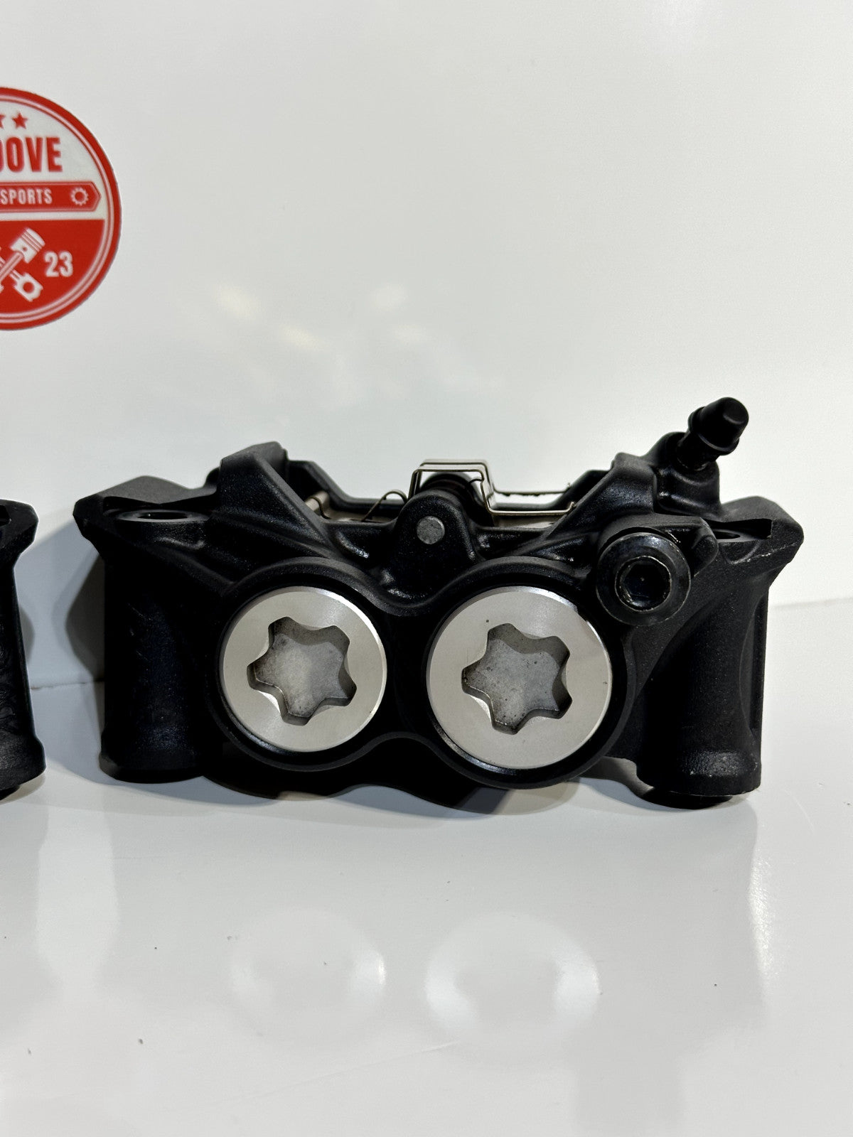 2022-2025 YAMAHA YZF R7 OEM LEFT RIGHT FRONT BRAKE CALIPER SET W/ PADS