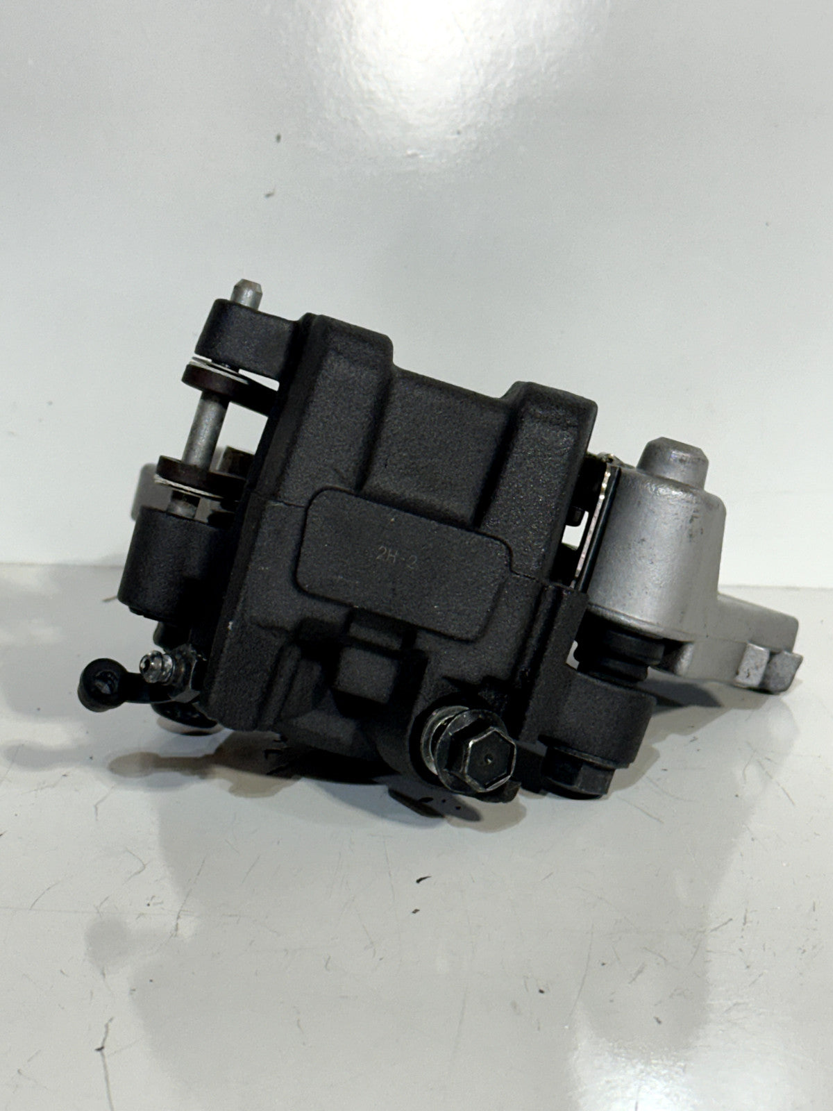 2022-2024 YAMAHA YZF R7 YZFR7 OEM REAR BACK BRAKE CALIPER & PADS W MOUNT BRACKET