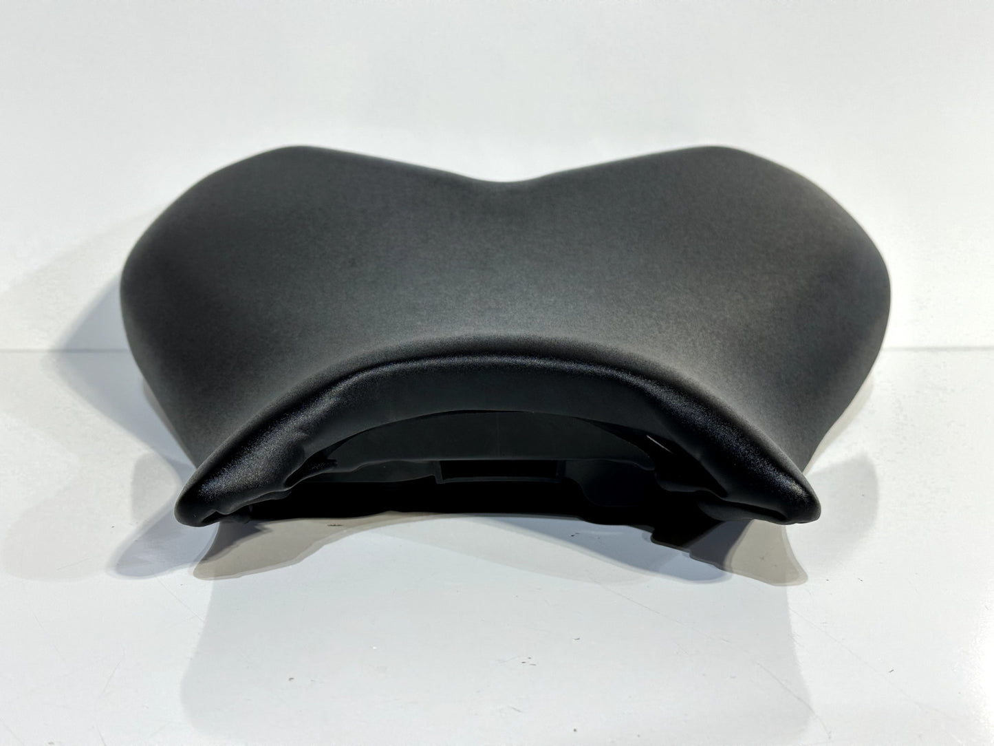 2022-2025 YAMAHA YZF R7 OEM FRONT DRIVER RIDER SEAT PAD PILON ASSEMBLY