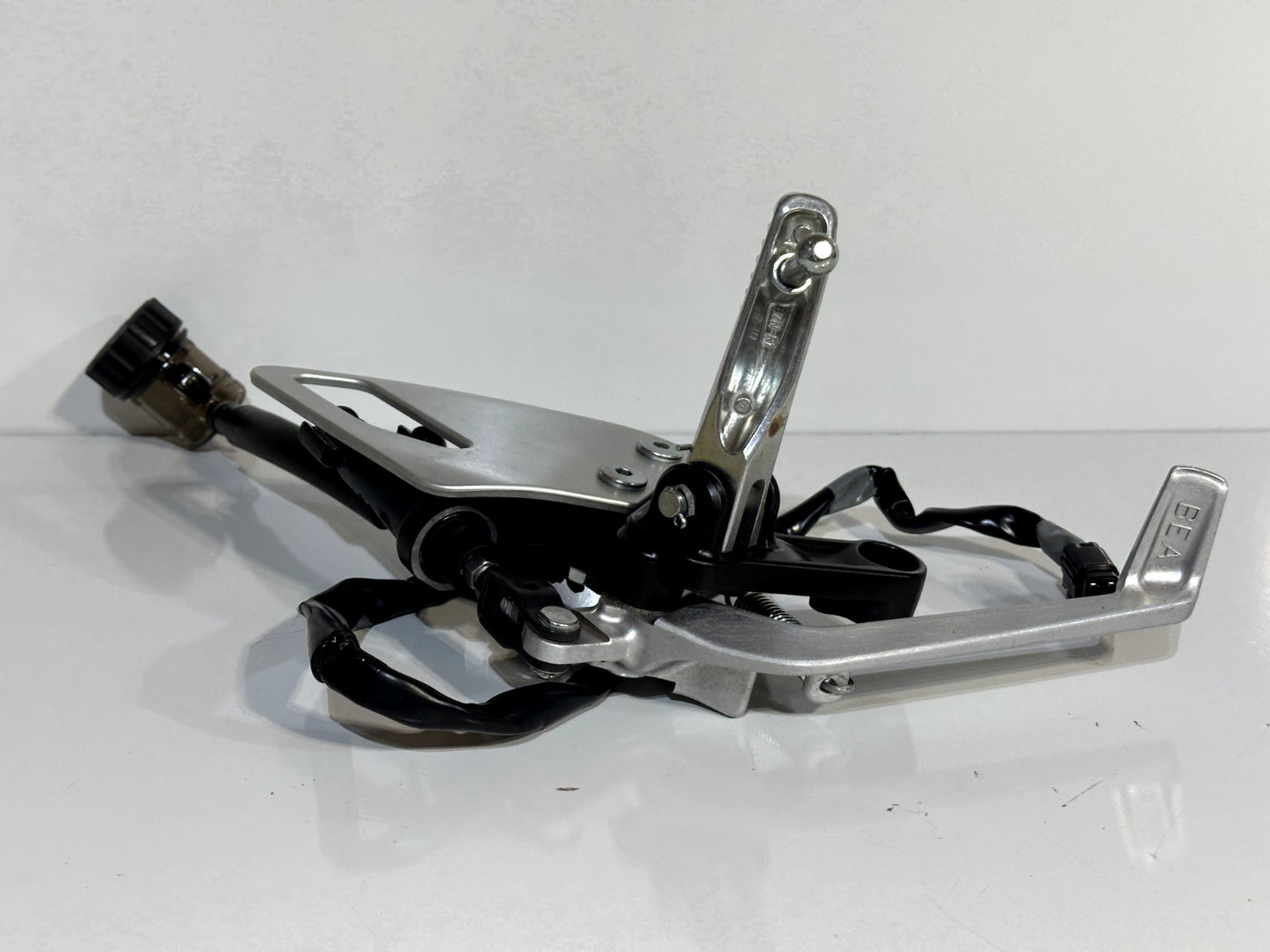 2022-2025 YAMAHA XSR900 XSR 900 OEM REAR BACK BRAKE MASTER CYLINDER W/ FOOT PEG