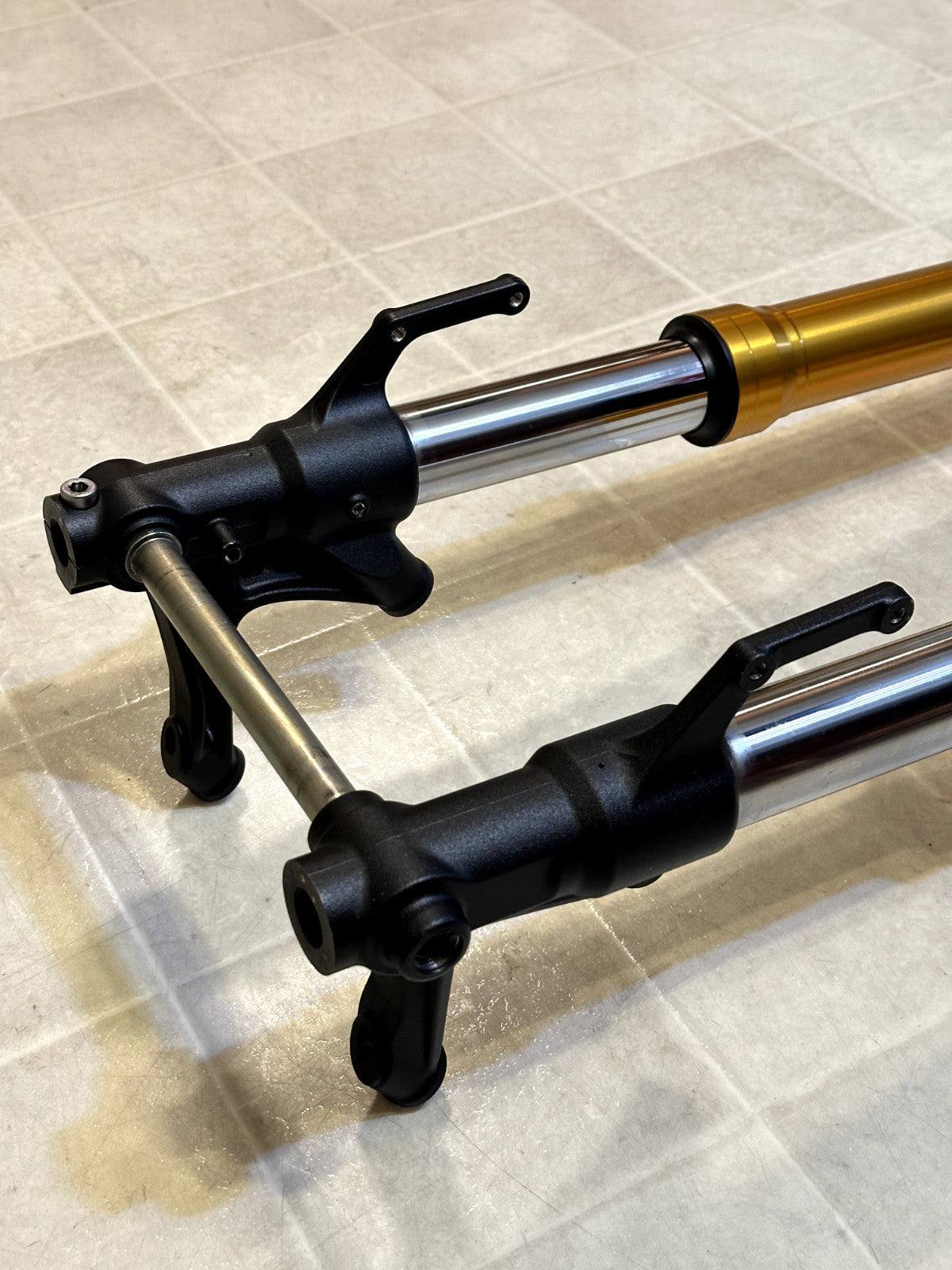2014-2017 YAMAHA FZ09 FZ-09 OEM FRONT FORK SUSPENSION FORKS W/ TRIPLE TREE MINT