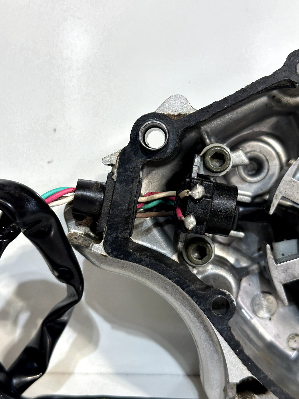 2002 YAMAHA TTR125 TTR 125 OEM STATOR MAGNETO COVER W/ STATOR MAGNETO GENERATOR