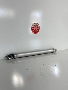 2015-2019 YAMAHA YZF R1 GAS FUEL TANK BRACKET RESERVOIR FRAME CROSS BAR STRAIGHT