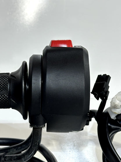 2017-2024 SUZUKI GSXR1000 OEM RIGHT THROTTLE GRIP CONTROL W/ START KILL SWITCH