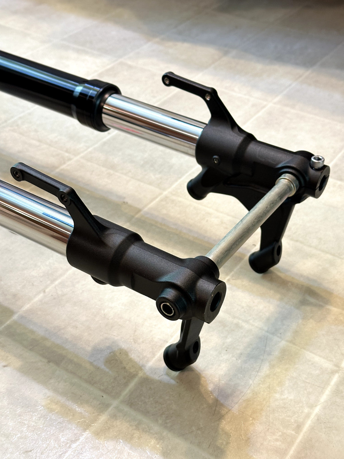 2022-2025 YAMAHA YZF R7 OEM FRONT FORKS SUSPENSION W/ TRIPLE TREE & CLIP ONS