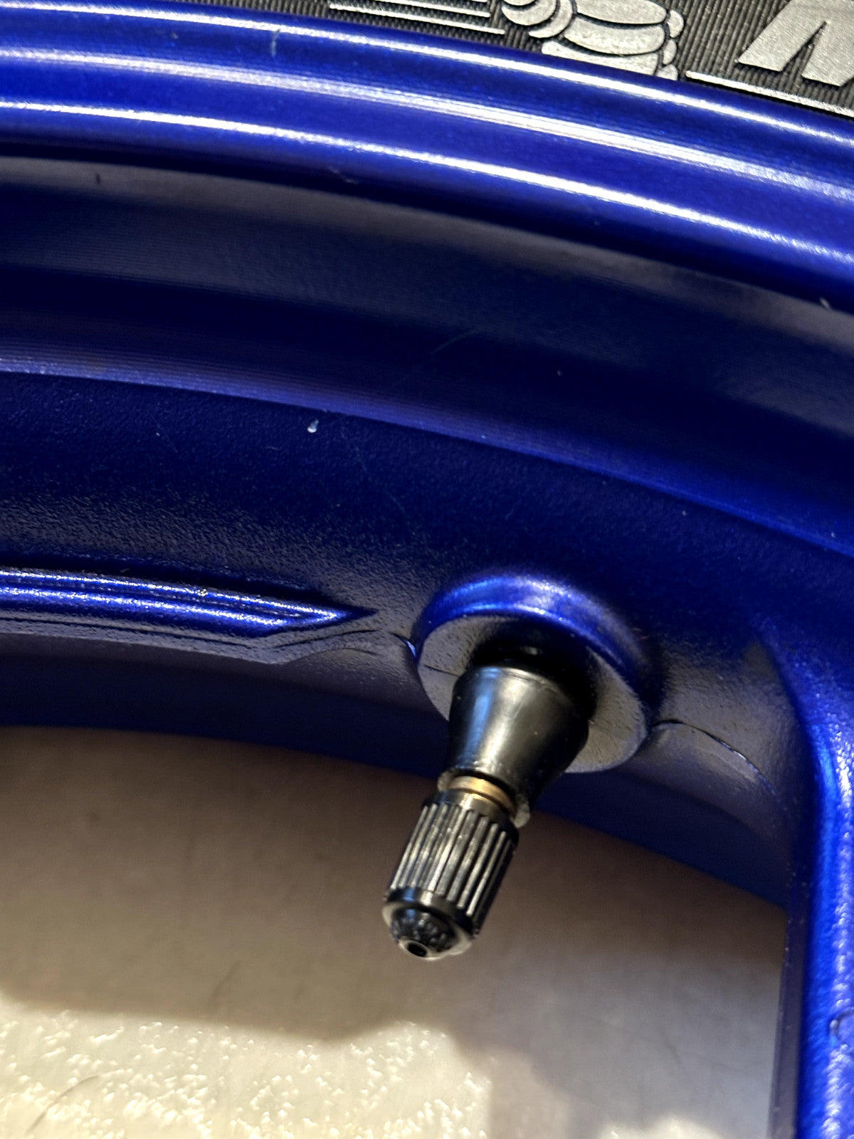 2022-2025 YAMAHA YZF R7 OEM FRONT WHEEL RIM & TIRE ASSEMBLY BLUE