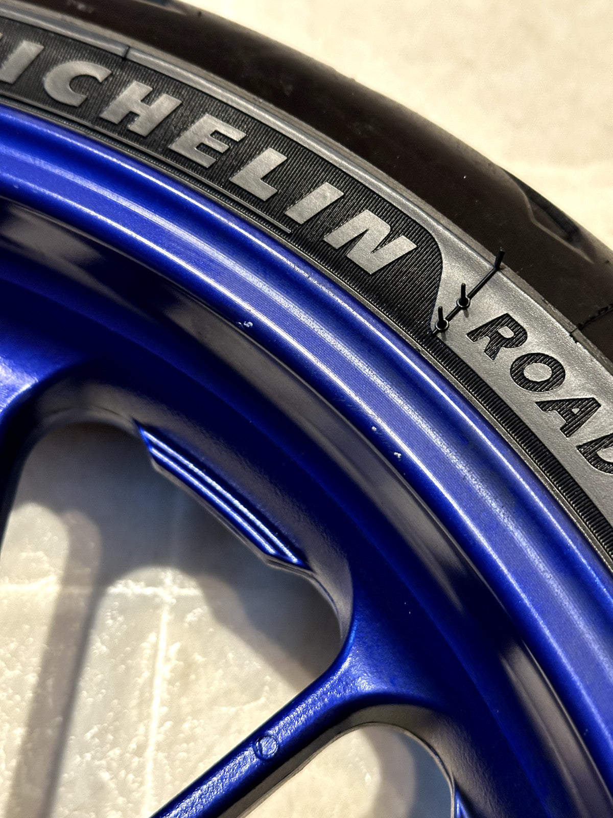 2022-2025 YAMAHA YZF R7 OEM FRONT WHEEL RIM & TIRE ASSEMBLY BLUE