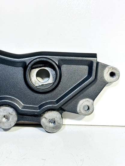 2022-2025 YAMAHA YZF R7 OEM LEFT & RIGHT FRAME COVER PANEL FOOT PEG BRACKET SET