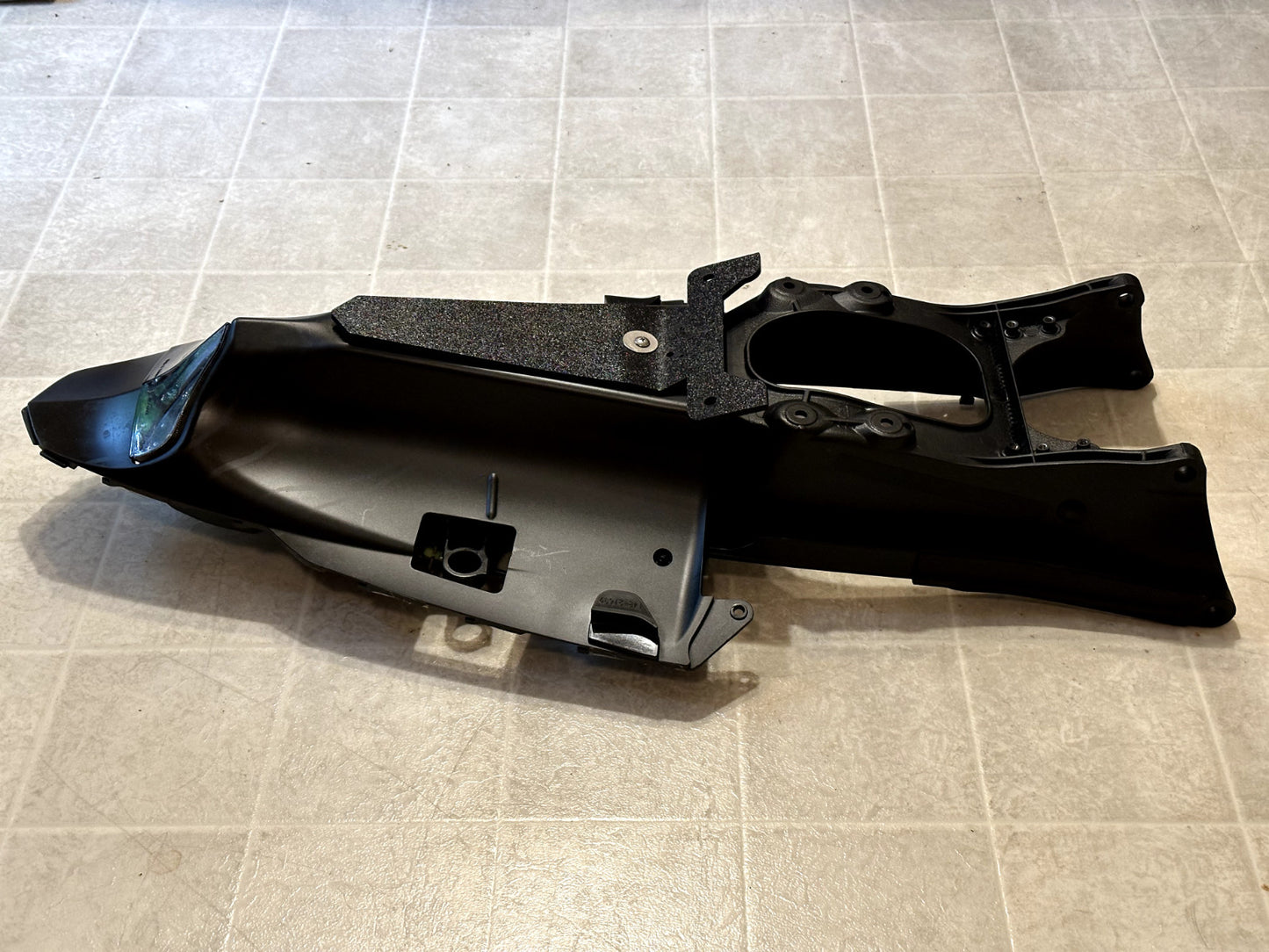 2009-2014 YAMAHA YZF R1 OEM SUBFRAME REAR BACK TAIL SUB FRAME W/ TAIL LIGHT