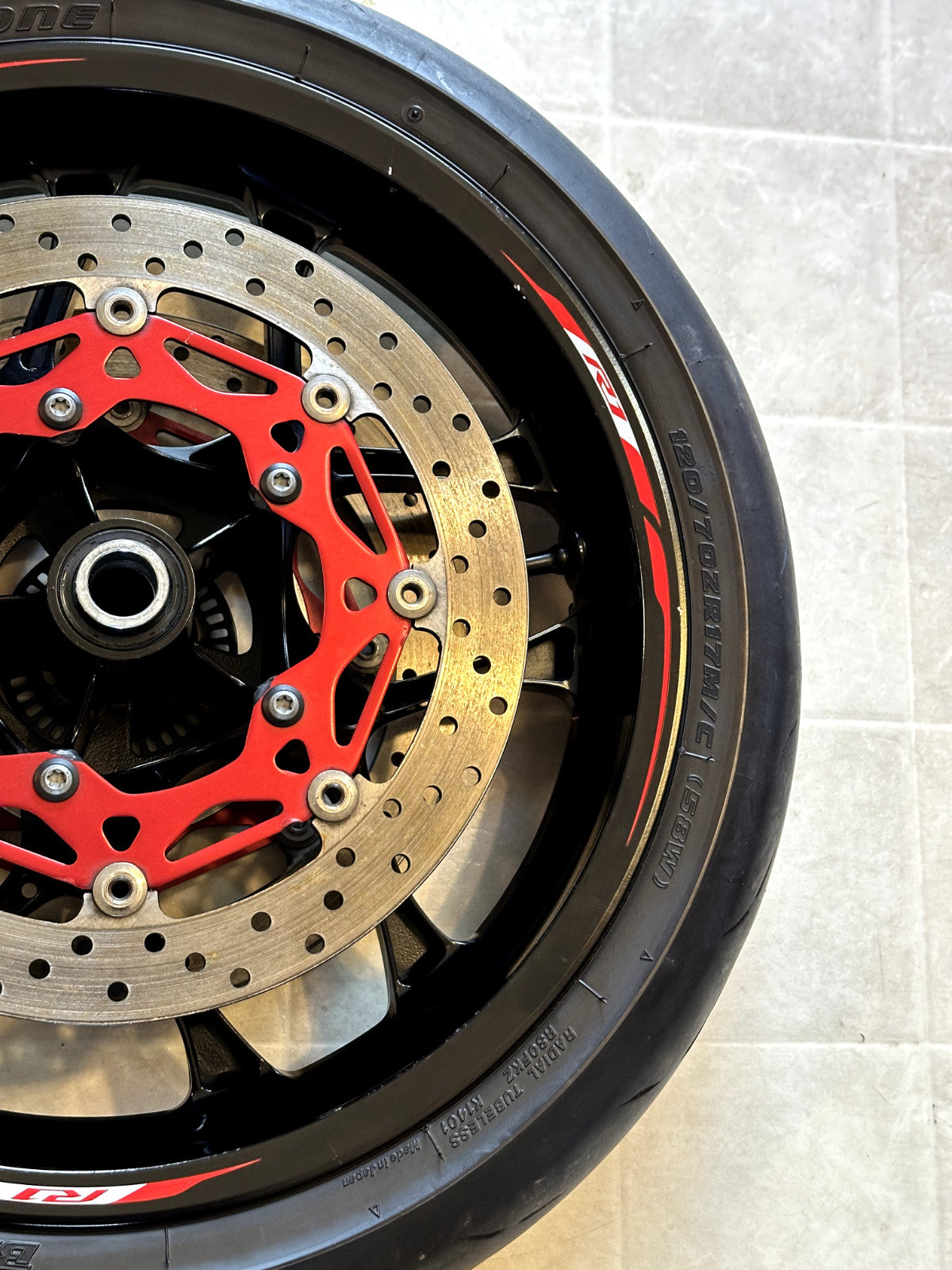 2015-2025 YAMAHA YZF R1 OEM FRONT WHEEL RIM ROTOR TIRE ABS RING BLACK STRAIGHT