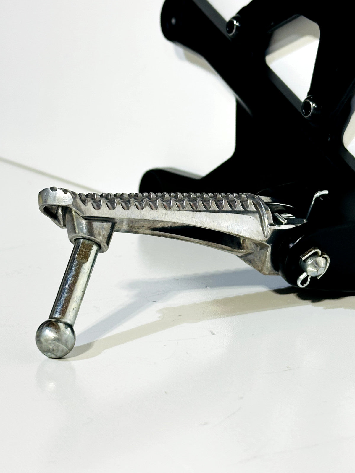 2020-2026 YAMAHA YZF R1 OEM LEFT RIDER FOOT PEG REST W/ BRACKET