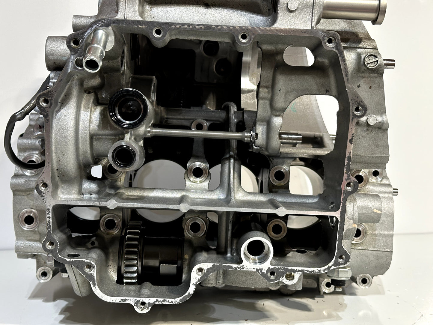 2021-2023 KAWASAKI NINJA ZX10R OEM UPPER LOWER ENGINE MOTOR BLOCK CRANK CASE SET