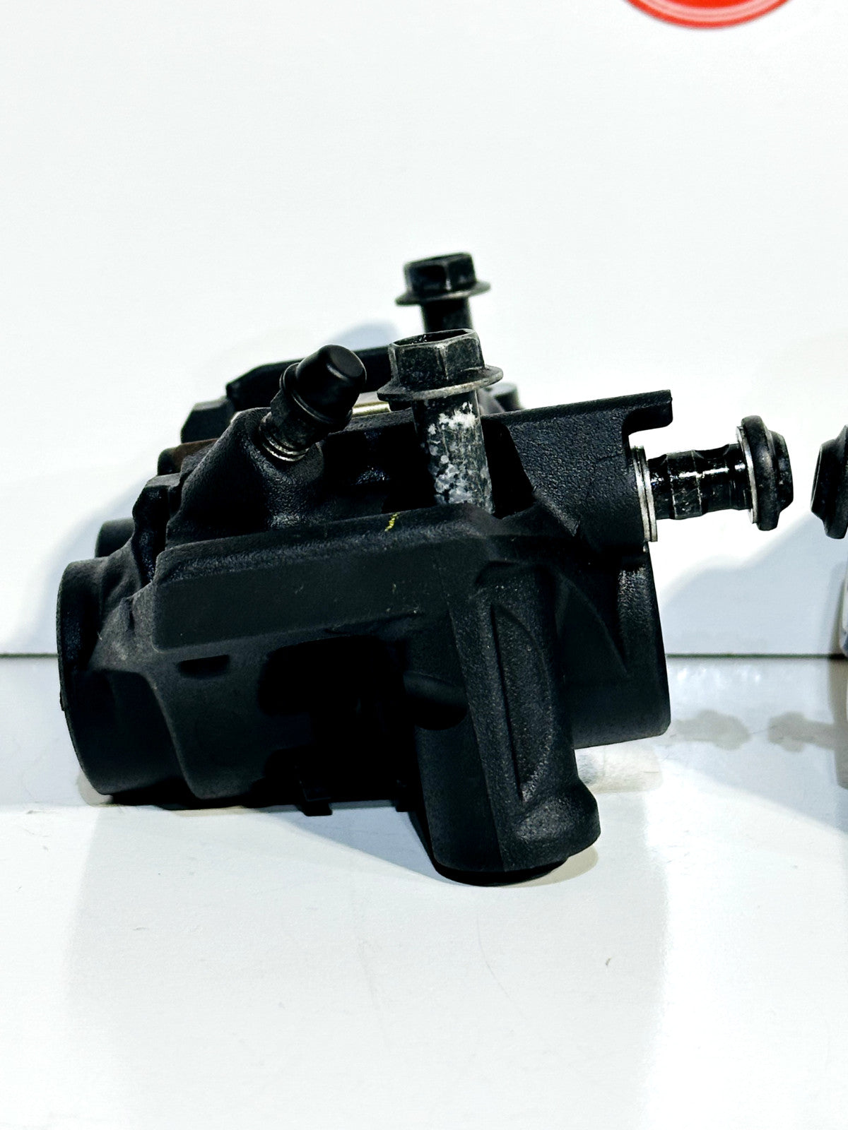 2022-2025 YAMAHA YZF R7 OEM LEFT & RIGHT FRONT BRAKE CALIPER SET W/ HARDWARE