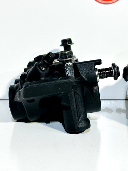 2022-2025 YAMAHA YZF R7 OEM LEFT & RIGHT FRONT BRAKE CALIPER SET W/ HARDWARE