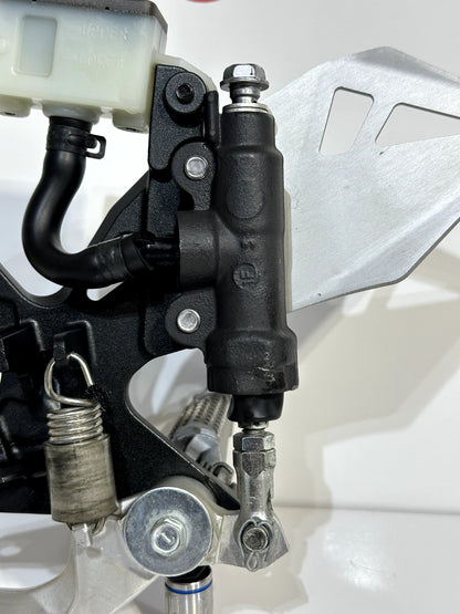 2021-2025 KAWASAKI NINJA ZX10R ZX 10 OEM REAR BRAKE MASTER CYLINDER W/ FOOT PEG