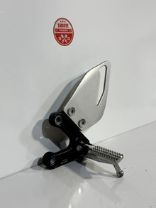 2022-2025 YAMAHA XSR900 XSR 900 OEM LEFT SIDE FOOT PEG REST W/ BRACKET