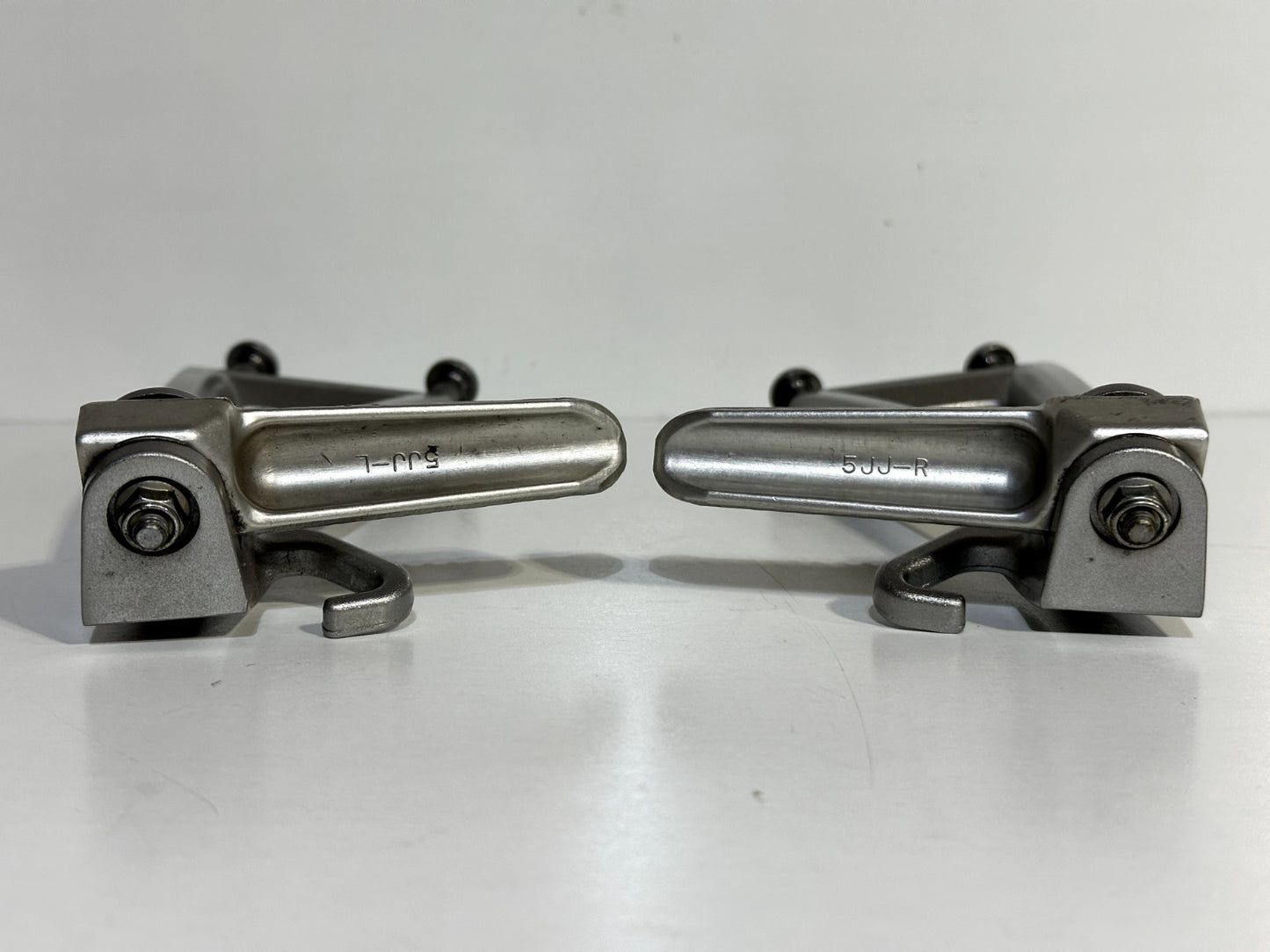 2008-2016 YAMAHA YZF R6 OEM LEFT RIGHT REAR BACK PASSENGER FOOT PEG REAR SET
