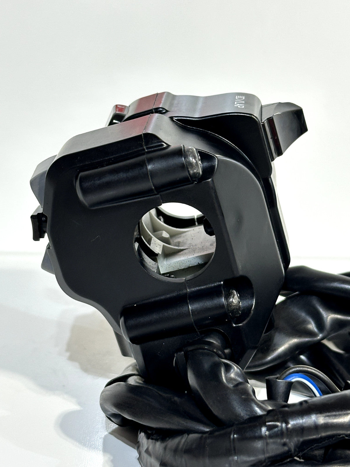 2020-2024 YAMAHA YZF-R1 YZF R1 OEM LEFT HANDLE BAR TURN SIGNAL CONTROL SWITCH