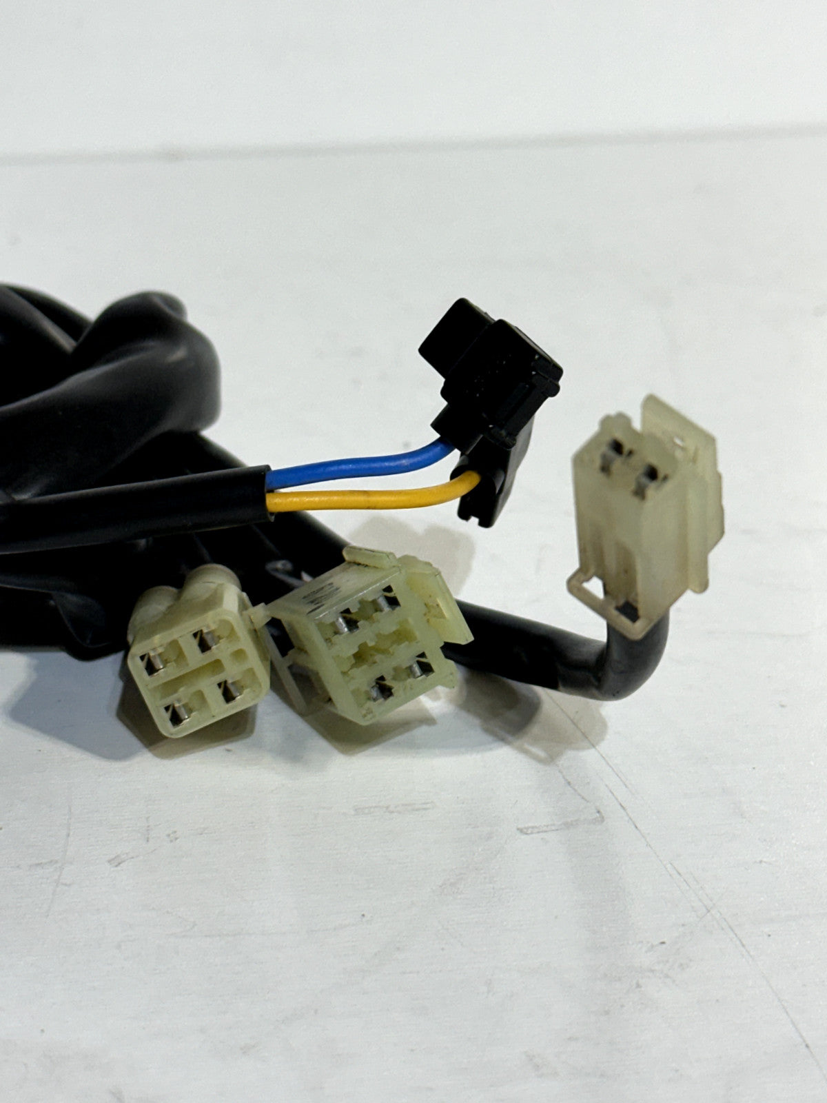 2015-2019 YAMAHA YZF R1 OEM RIGHT HANDLE BAR CONTROL START STOP KILL SWITCH