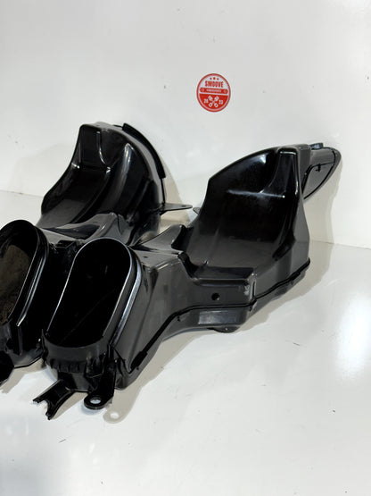 2009-2016 SUZUKI GSXR1000 GSXR 1000 OEM RIGHT LEFT RAM AIR INTAKE DUCT TUBE SET
