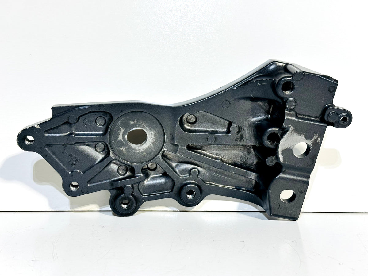 2022-2025 YAMAHA YZF R7 OEM LEFT & RIGHT FRAME COVER PANEL FOOT PEG BRACKET SET