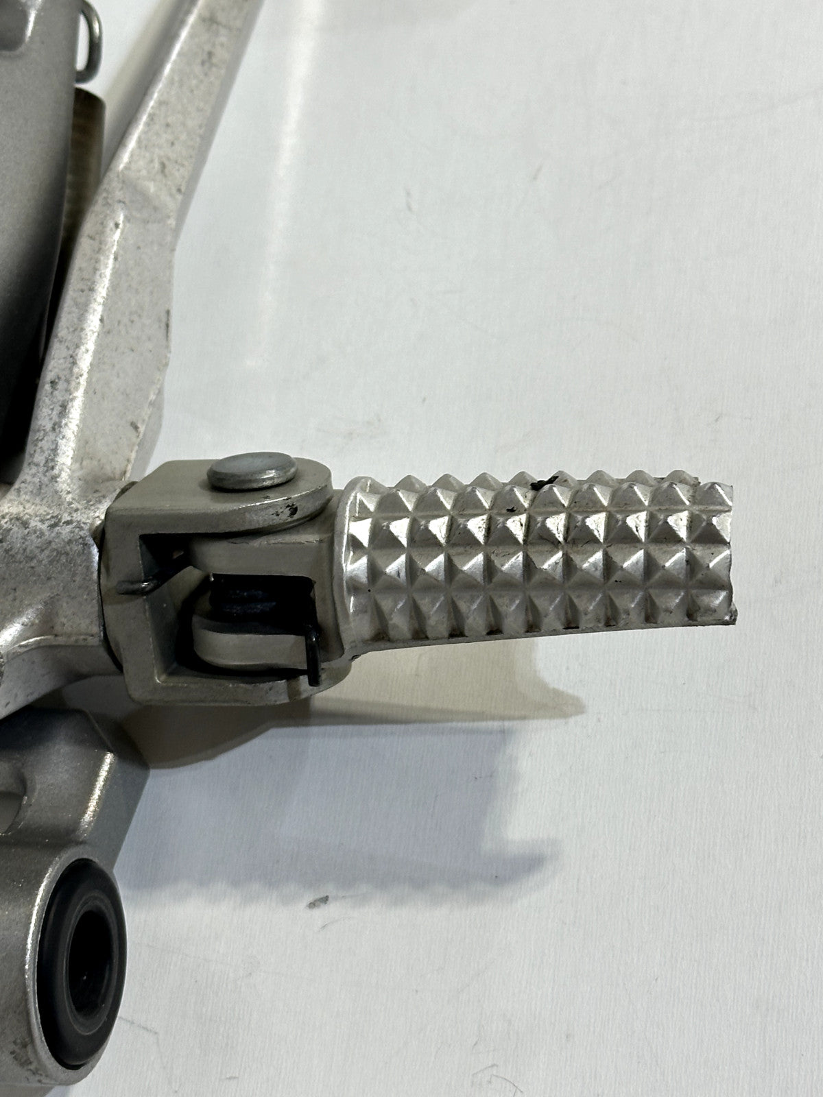 2008-2016 YAMAHA YZF R6 OEM RIGHT FOOT PEG REST W/ REAR BRAKE CALIPER ASSEMBLY