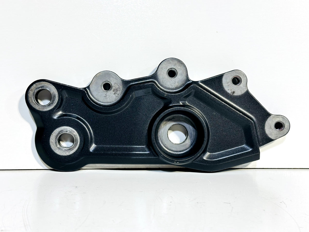 2022-2025 YAMAHA YZF R7 OEM LEFT & RIGHT FRAME COVER PANEL FOOT PEG BRACKET SET