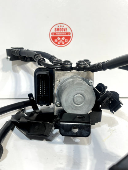 2022-2024 YAMAHA YZF R7 OEM ABS PUMP UNIT MODULE W/ ABS BRAKE LINES & PUMP MOUNT