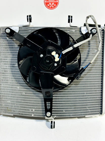 2024-2027 KAWASAKI NINJA ZX6R ZX636 OEM RADIATOR ENGINE MOTOR COOLER W/ FAN